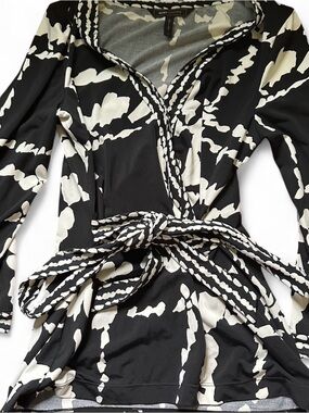 BCBGMaxAzria Black & Gray Abstract Print Top